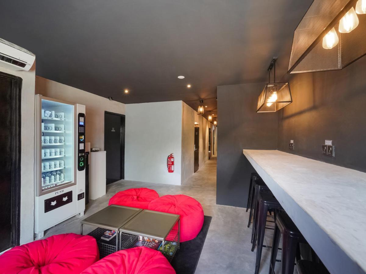 Oyo 89635 Modular Langkawi Capsule Hotel Padang Mat Sirat Exterior foto