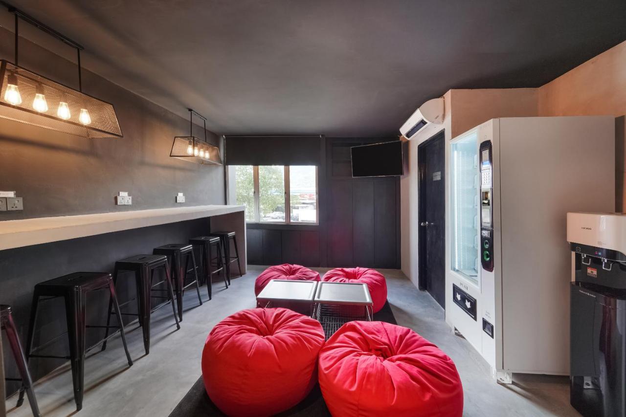 Oyo 89635 Modular Langkawi Capsule Hotel Padang Mat Sirat Exterior foto